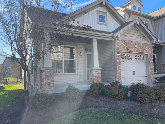 Building Photo - 3 Bedroom Townhome Primary on main level