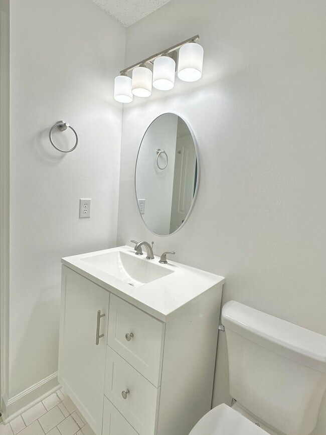 Foto del edificio - 5445 Pine Oak Ln