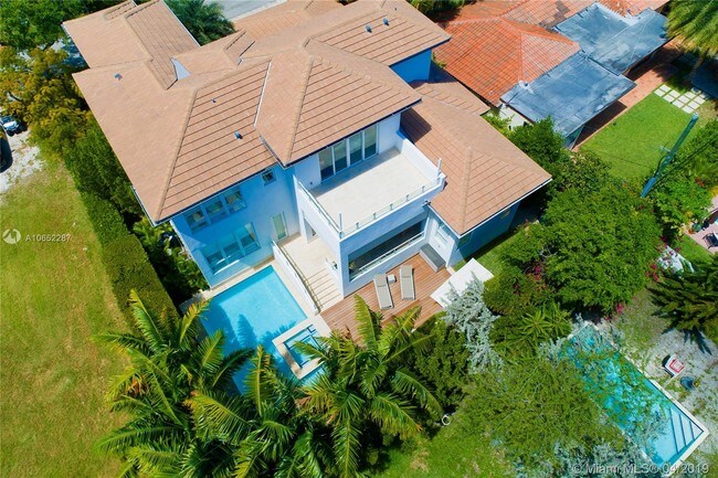 Foto del edificio - 445 Glenridge Rd