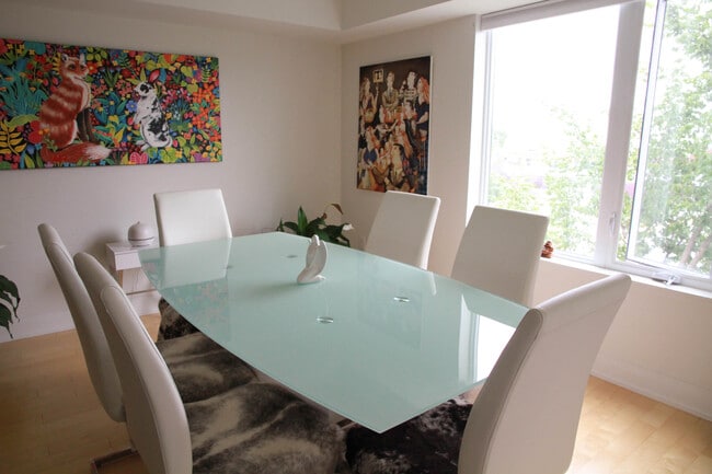 Building Photo - 405 Tweedsmuir Av