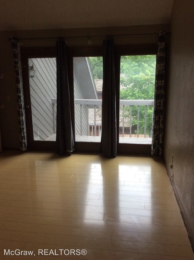 Building Photo - 9707 S Lakewood Pl