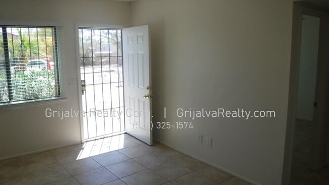 Building Photo - 1550 N 4th Ave