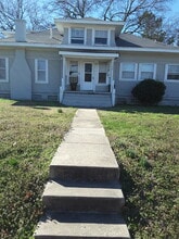 Building Photo - 102 W 5th St