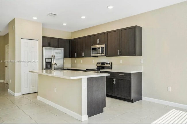 Foto del edificio - 3440 W 110th St