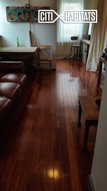 Foto del edificio - 292 E 3rd St