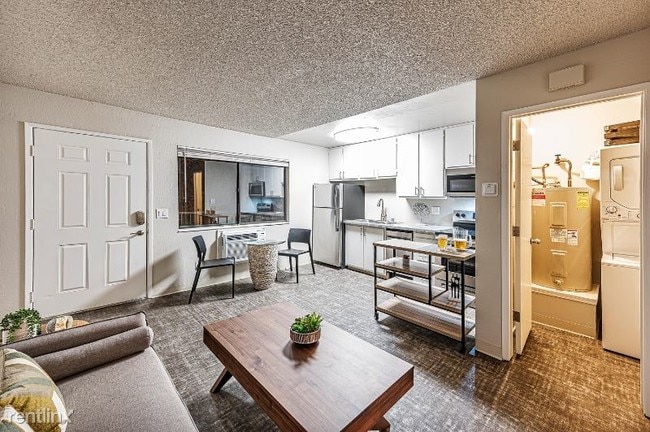 Building Photo - 1 br, 1 bath Apartment - 831 Wheeler Ave