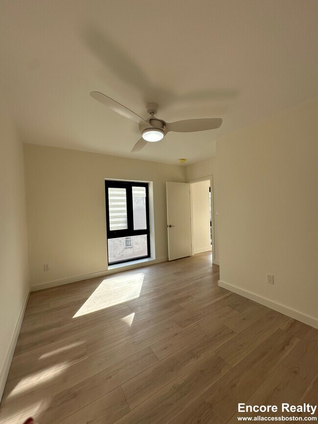 Foto del edificio - 11 Parker Hill Ave