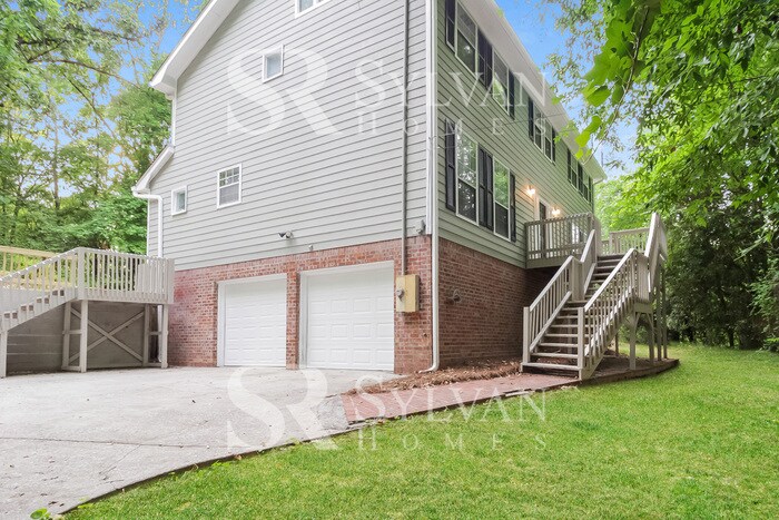 Primary Photo - Fall in love with this spacious 4BR 2.5BA ...