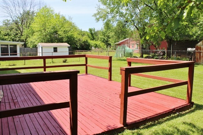Building Photo - 9536 Meadowlark Dr