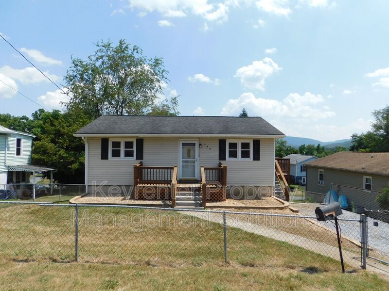 Primary Photo - 530 Highland Ave