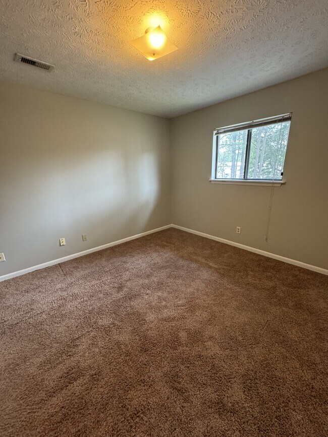 Building Photo - 909 Applewood Ln