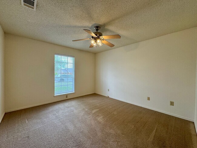 Foto del edificio - 9104 Woodgate Cir E