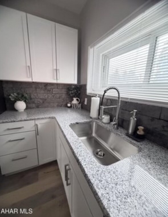 Foto del edificio - 5360 E Pleasant Valley Blvd