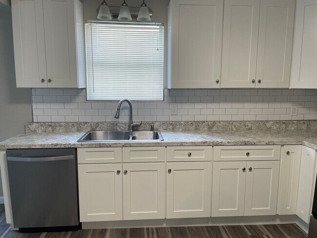 Foto del edificio - Knoxville 37918 - Adorable Fountain City Rancher with 3 Bedrooms, 1 Bath Rent – $1,550/Month! - C...