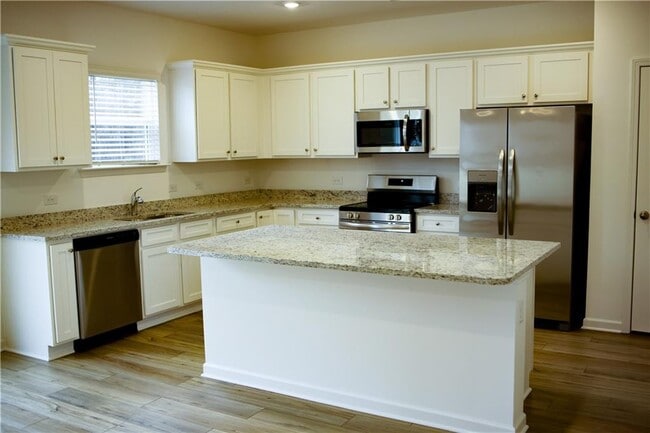 Building Photo - 484 Red Dragon Dr