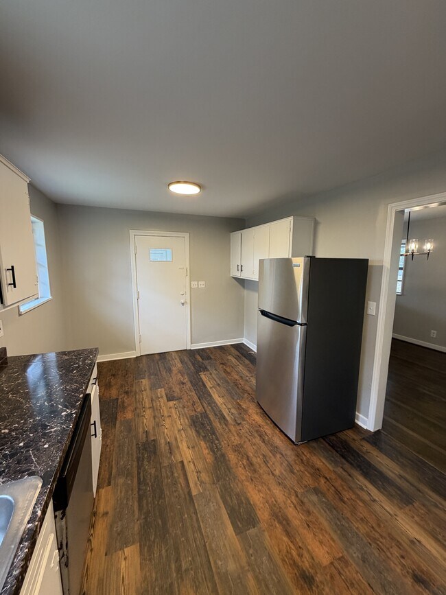 Foto del edificio - 853 Shades Crest Rd