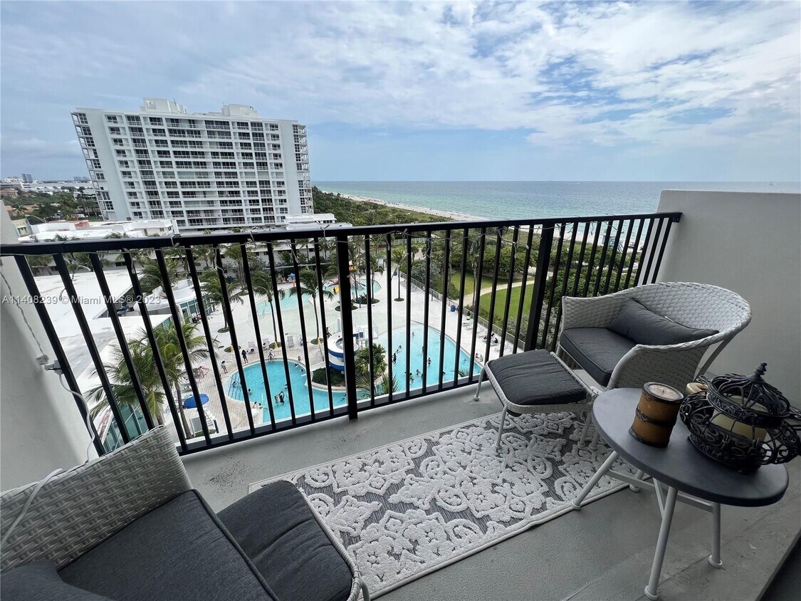 Primary Photo - 9273 Collins Ave