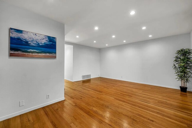 Foto del edificio - 246 Green Heath Pl