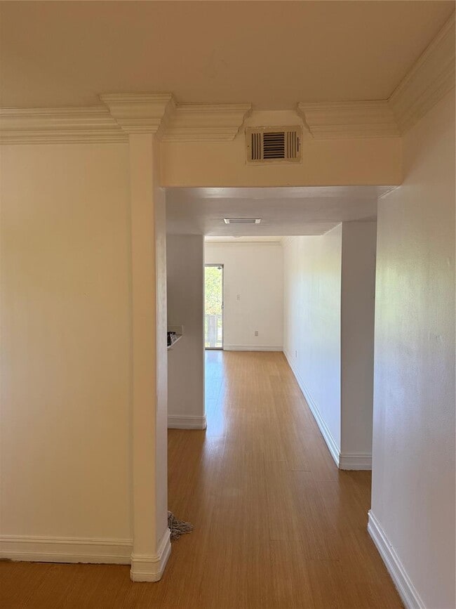 Building Photo - 10762 La Placida Dr