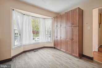 Building Photo - 3010 Mozart Dr