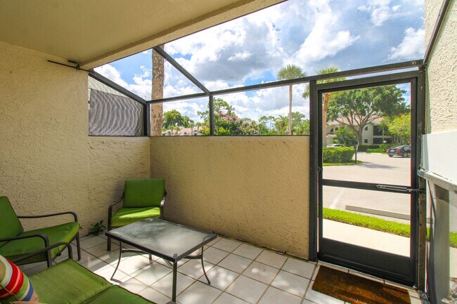 Building Photo - ** EMERALD WOODS ** 2-BED\2-BATH FIRST FLO...