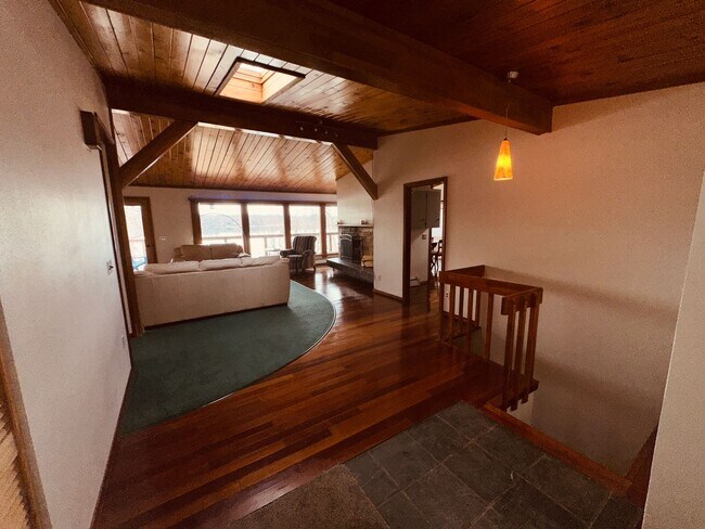 Foto del edificio - 1051 N Northshore Dr
