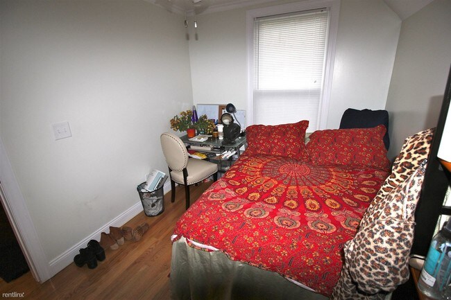 Building Photo - 6 br, 2 bath  - 503 Elm St Apt 2 503 Elm #2