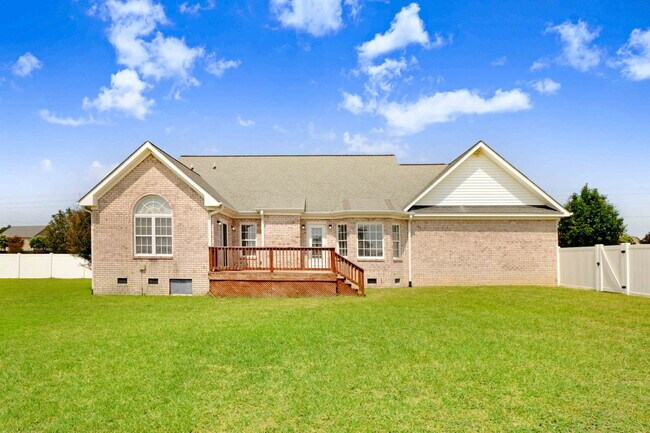 Foto del edificio - *DETACHED GARAGE/WORKSHOP!* Gorgeous home on HUGE acre lot in Princeton