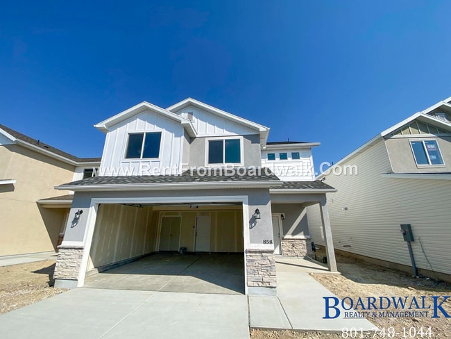 Building Photo - Single Family Home In Beautiful Community!