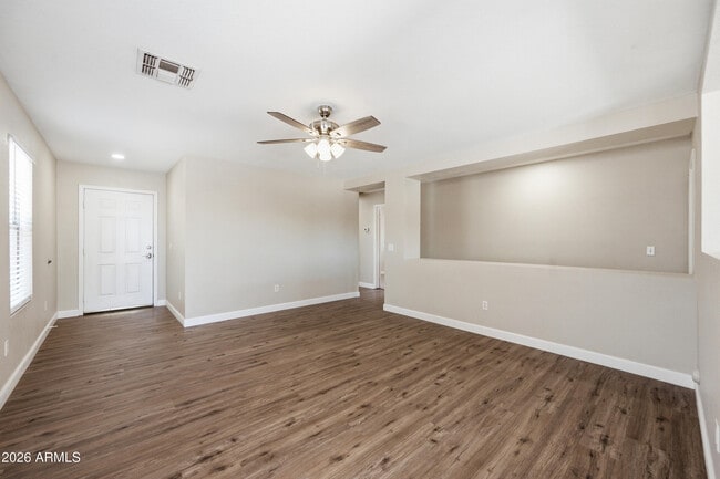 Building Photo - 2851 E Cherry Hills Dr