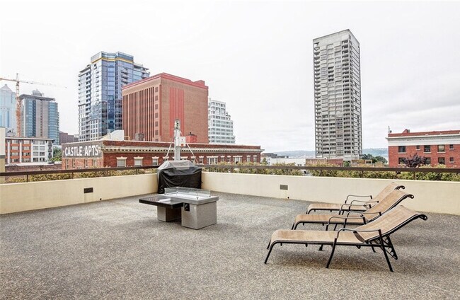 Building Photo - 2201 3rd Ave