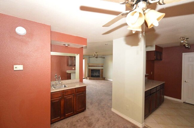 Foto del edificio - 2nd Floor Condo in a Gated Community