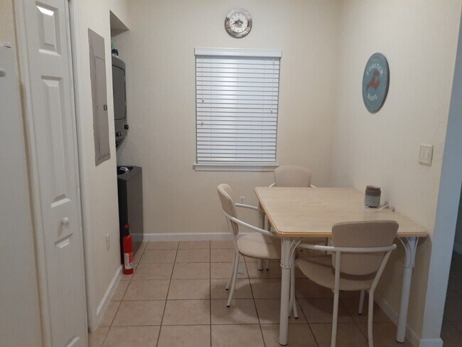 eat in Kitchen - 6500 Bridge Water Way