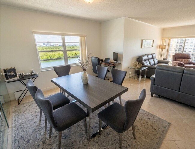 Foto del edificio - 500 Bayview Dr