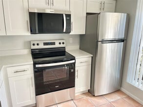 Building Photo - 2700 S Oakland Forest Dr