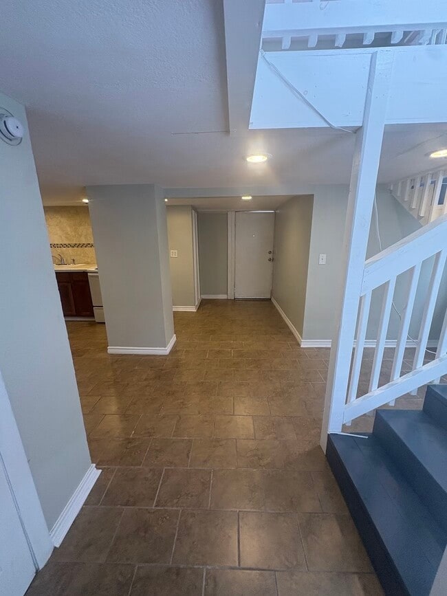 Building Photo - 2205 33rd St