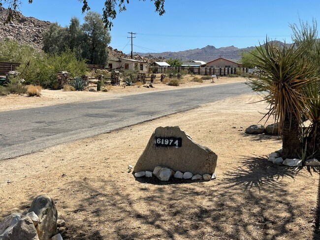 Foto del edificio - Charming Joshua Tree Village Home