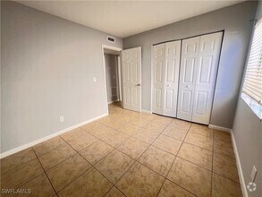 Building Photo - 4601 Bayshore Dr