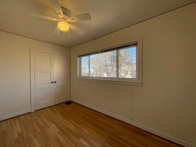 Foto del edificio - 3BR/1BA unit less than 3 mi from LANL and downtown! (4477 Yucca Unit B)