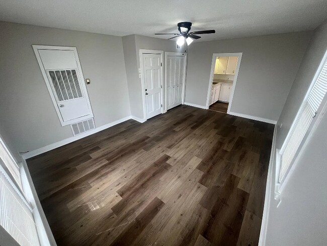 Foto del edificio - 1020 Kavanaugh Blvd