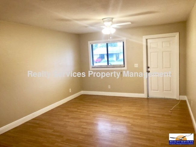 Building Photo - 9041 Pineapple Rd