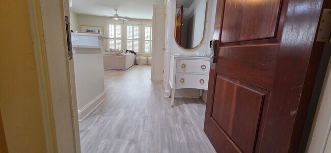 Foto del edificio - Recently remodeled condo near Baytown Wharf.