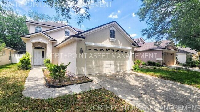 Foto del edificio - Spacious 4BR w/ Fenced Yard + Covered Lanai + 2 Car Garage  in Orange Park!