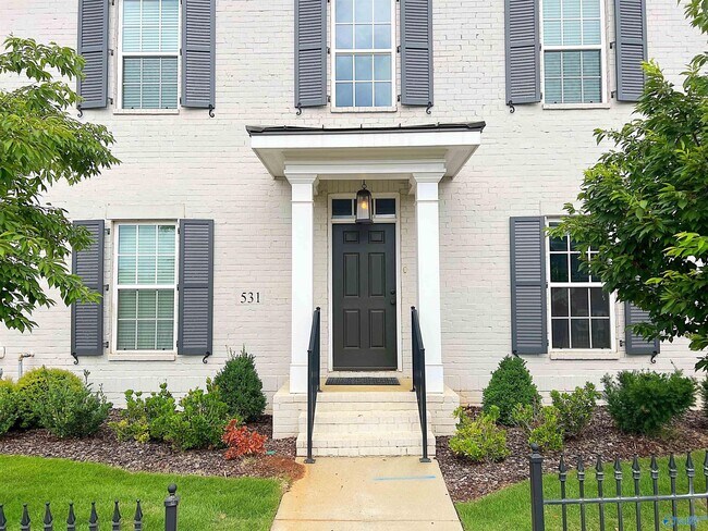 Foto del edificio - 531 Town Madison Blvd