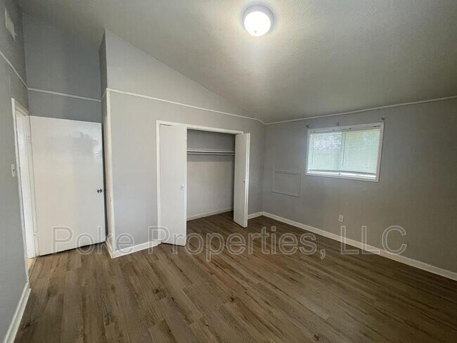 Building Photo - 871 Von Blond