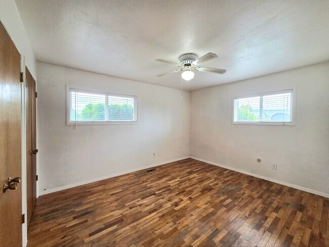 Foto del edificio - Oversized (@ whopping 2,600+ Sq. Ft.), Beautifully Charming 4-Bed, 2-Bath Home in Wenatchee!!