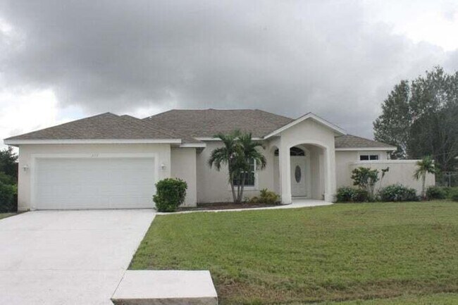 Building Photo - 379 NW La Playa St