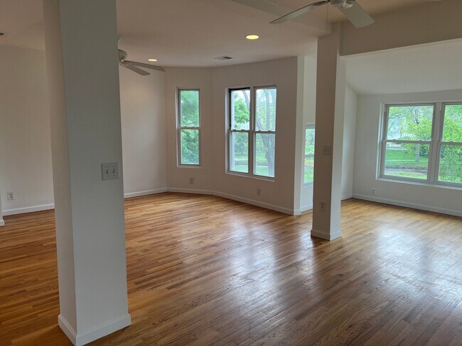 Building Photo - 51 Morris Pl