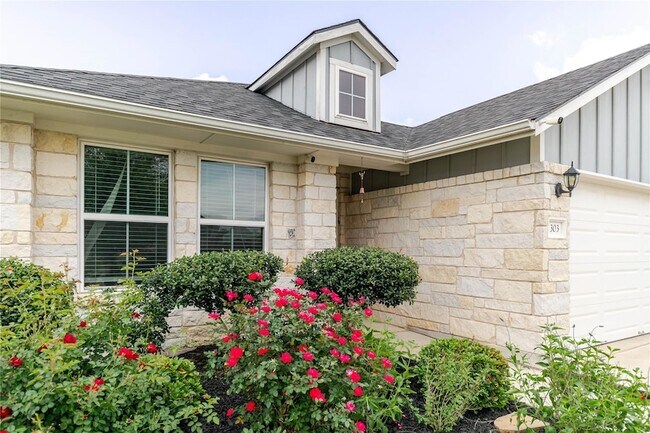Foto del edificio - 303 Schuylerville Dr