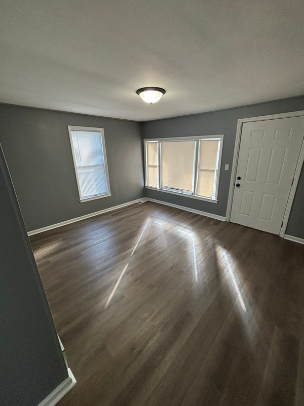 Building Photo - 901 W Valley St